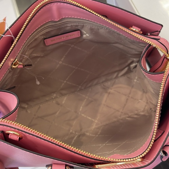 MICHAEL KORS
Sheila Medium CZ Faux Saffiano Leather Satchel Crossbody 
NWT - Picture 4 of 16